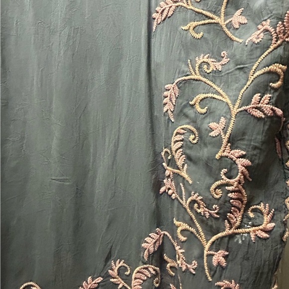 Johnny Was Antoinette Poncho XS
Embroidered Gray Blue - Picture 6 of 8